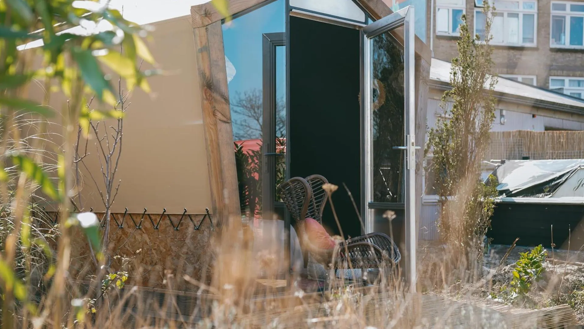 Campsite De Buitenkans Unique Cabins - Urban Camping Rotterdam
