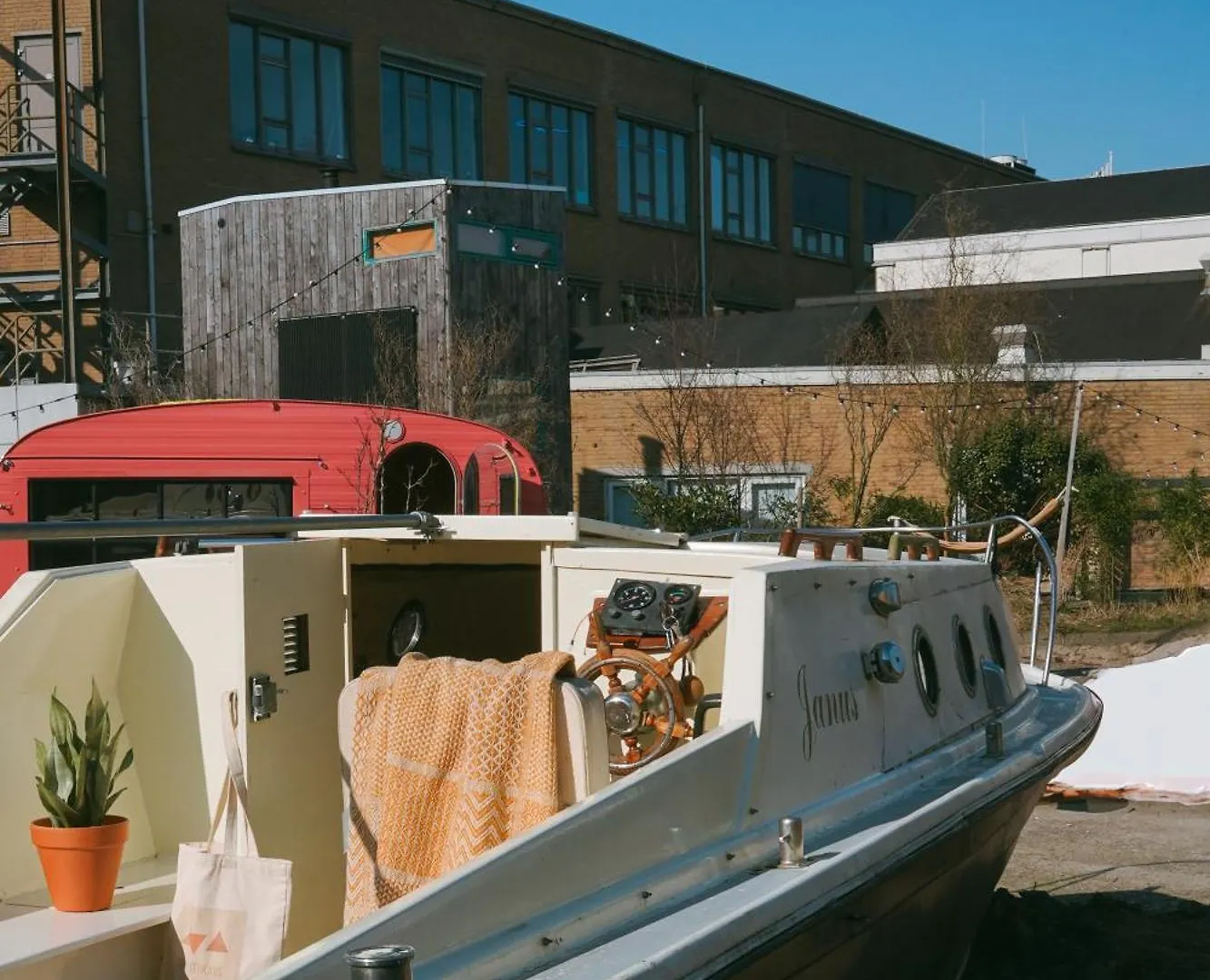 Campsite De Buitenkans Unique Cabins - Urban Camping Rotterdam